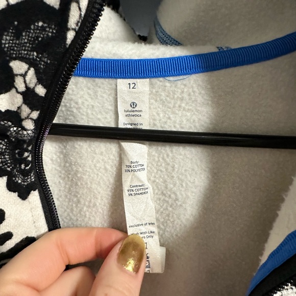 RARE- Size 12 WHITE AND BLACK LULULEMON SCUBA - Picture 11 of 14